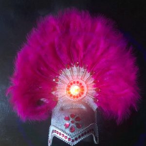 Casco COMPARSA con Plumas Luminosa (LED) Color FUCSIA