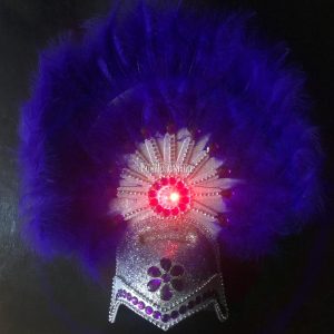 Casco COMPARSA con Plumas Luminosa (LED) Color VIOLETA