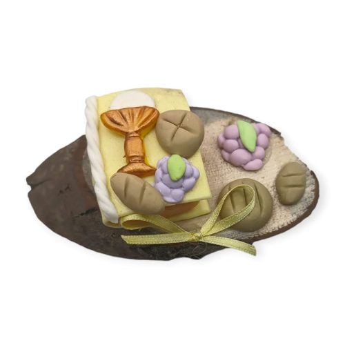 Adorno de Porcelana Comunion Libro con Uvas Base Madera